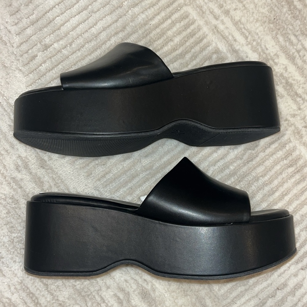 Platform sandals - Picture 2 of 2
